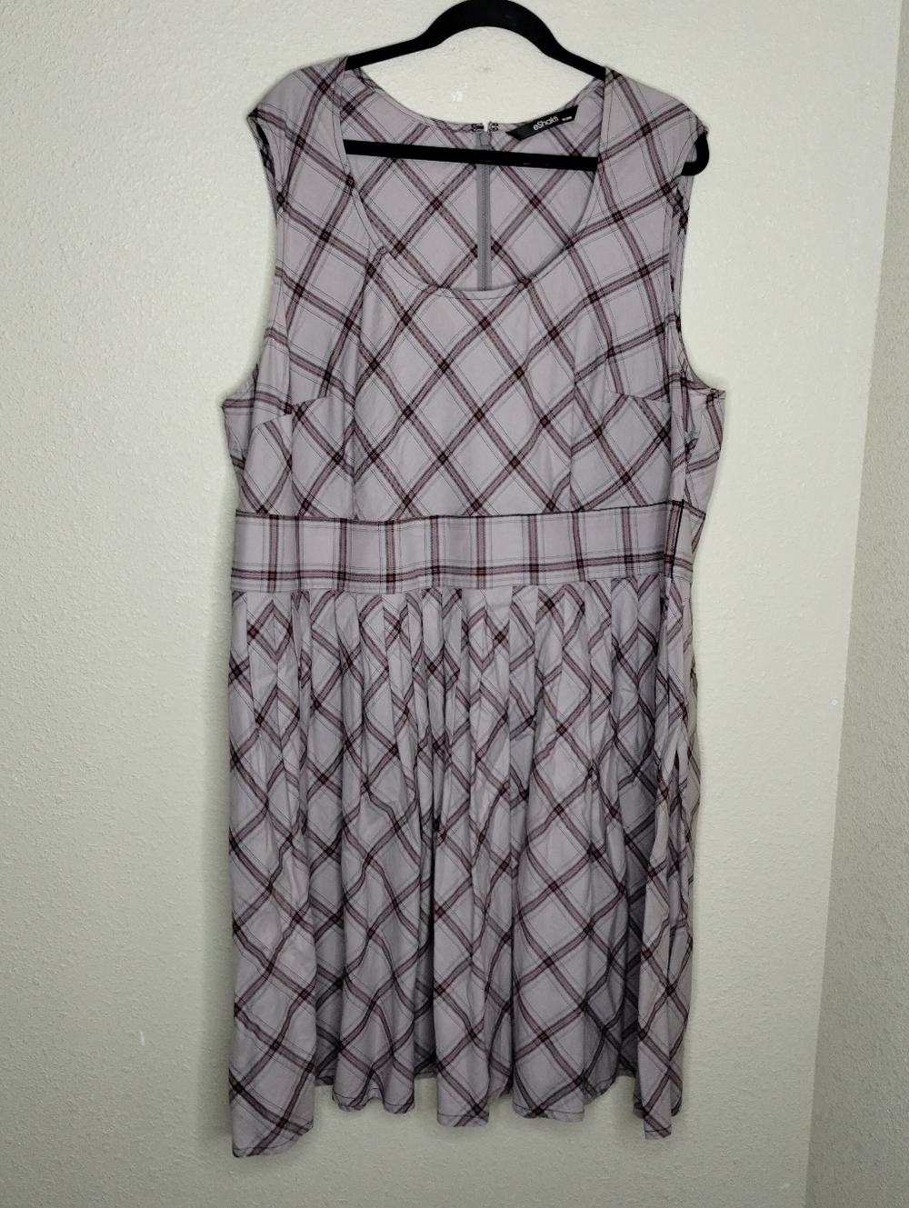 Eshakti Pleated Plaid Sleeveless Dress Light Gray & Burgundy Plus Size 3X